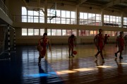 Баскетбольная команда тренируется
